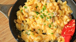 Macaroni and cheese in a frying pan.