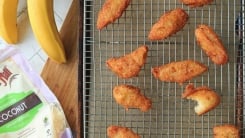 Fried bananas on a wire rack.