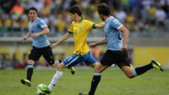 BELO HORIZONTE - JUNE 26: Oscar during game between Brazil vs Uruguay during Confederation Cup, in the stadium of the Mineirao on june 26, 2013 in Belo Horizonte, Brazil. 