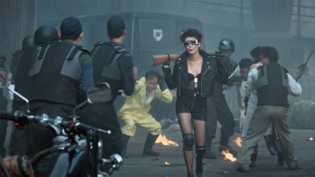 Maggie Cheung carrying a shotgun as Chat in The Heroic Trio